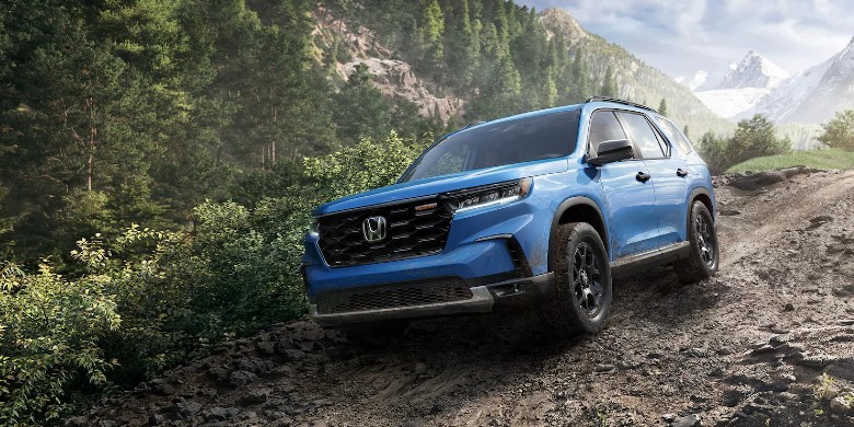 Front exterior view in the 2024 Honda Pilot
