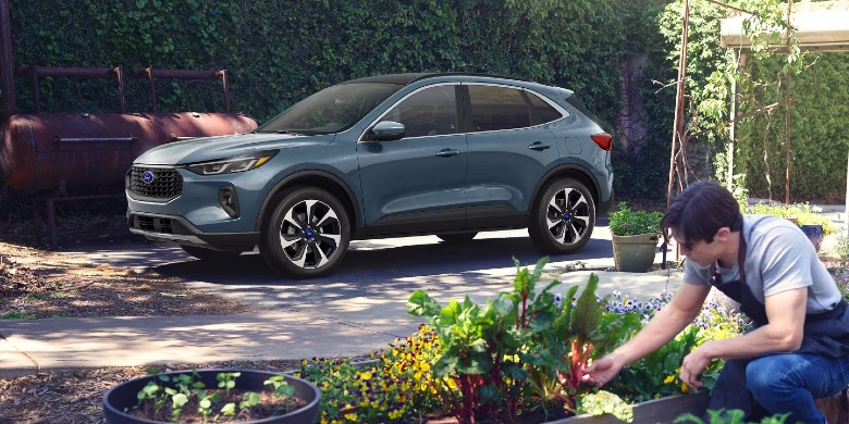 Front exterior view of the 2025 Ford Escape
