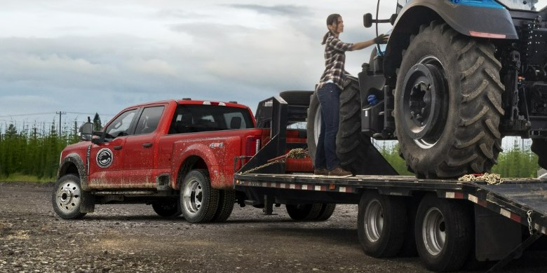 Interior front dash view in the 2025 Ford F-350 Super Duty