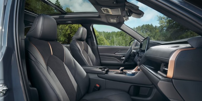 Front exterior view of the 2025 Toyota grandhighlander