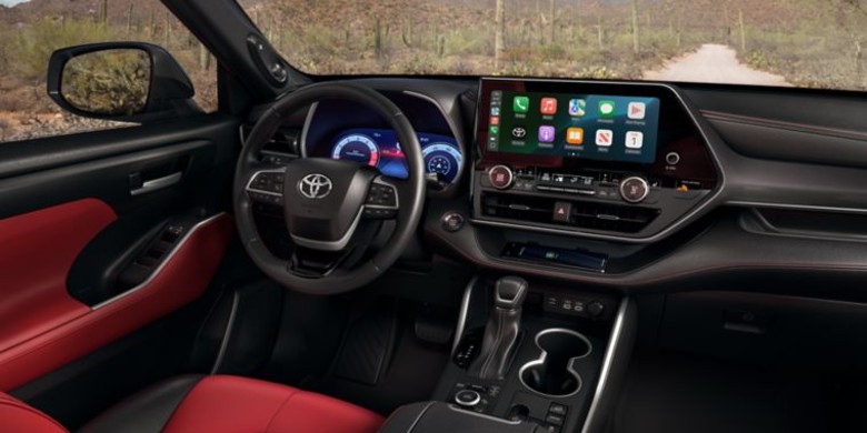 Interior front dash view in the 2025 Toyota Highlander