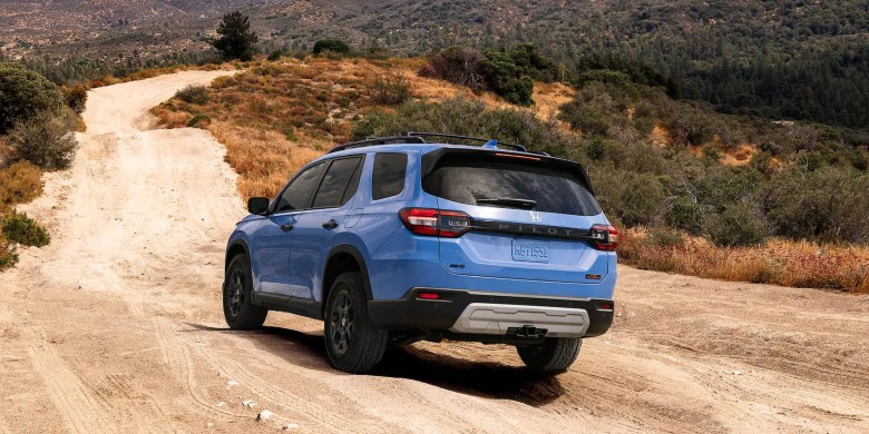 Rear exterior view of the 2025 Honda Pilot