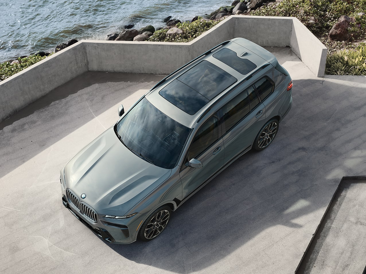 2025 BMW X7 exterior top view