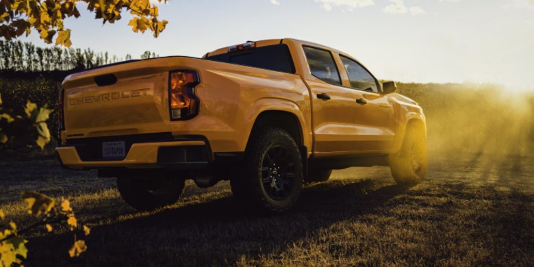 Interior front dash view in the 2026 Chevrolet Colorado