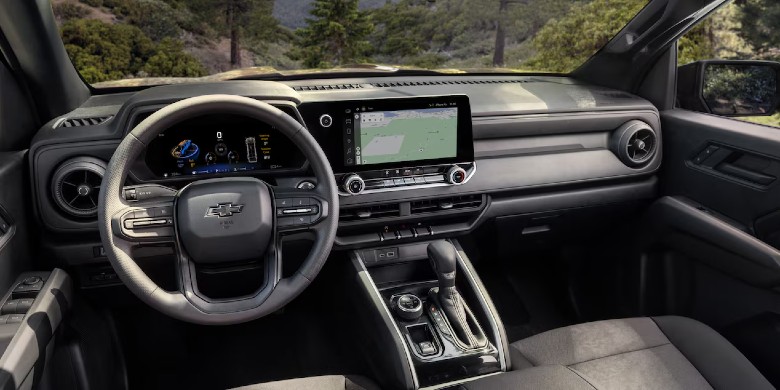 Interior front dash view in the 2026 Chevrolet Colorado