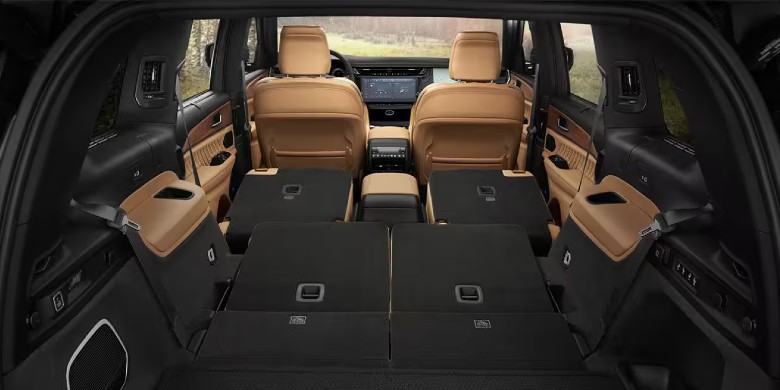Front exterior view of the 2026 Jeep Grand Cherokee