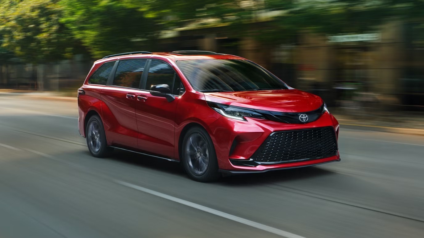 2026 Toyota Sienna vs Honda Odyssey near South Bend IN