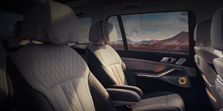 Front exterior view of the 2026 BMW X7