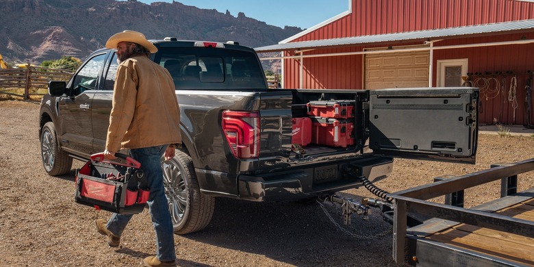 2027 Ford F-150 barn tailgate trailer