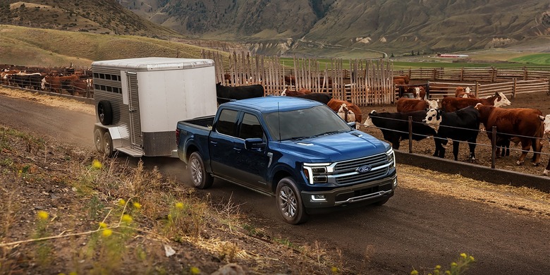 2027 Ford F-150 King Ranch towing cattle trailer