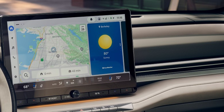 2027 Toyota Highlander 14-inch touchscreen technology near South Bend IN