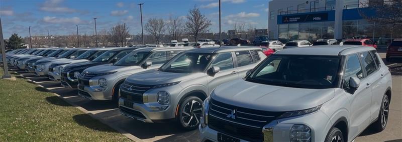 Mills Mitsubishi of Davenport with blue skies