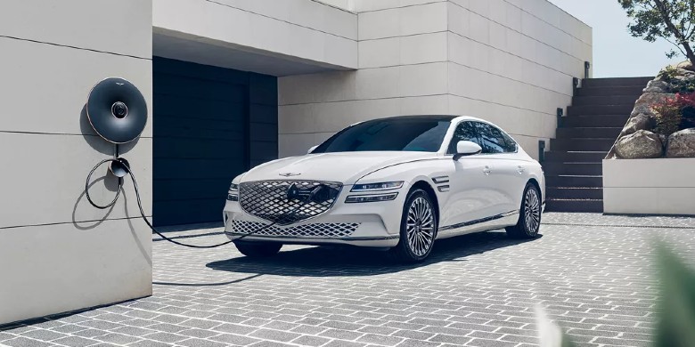 Front exterior view of the 2024 Genesis Electrified G80 for sale near Milwaukee, WI