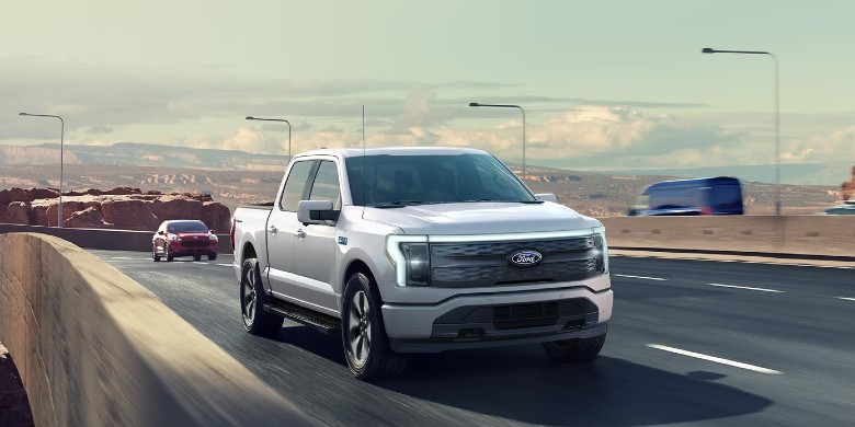 Front exterior view of the 2024 Ford Super Duty F-350