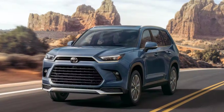 Front exterior view of the 2024 Toyota Grand Highlander