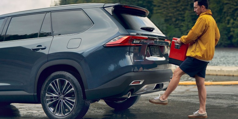 Rear exterior view of the 2024 Toyota Grand Highlander