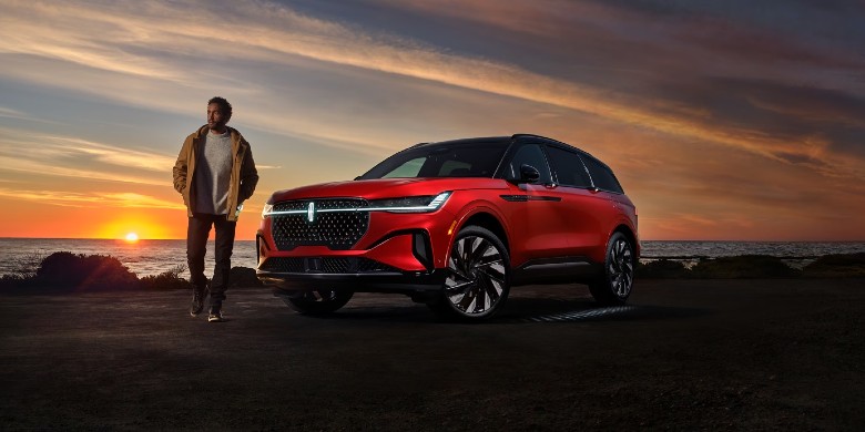 Front exterior view of the 2024 Chevrolet nautilus