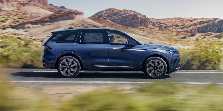 2025 Lincoln Nautilus front exterior