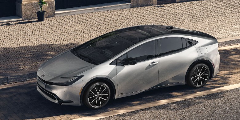 Front exterior view of the 2024 TOYOTA PRIUS