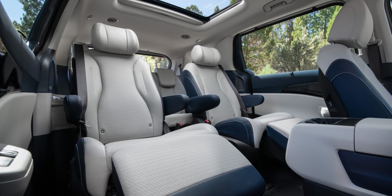 2025 Kia Carnival MPV Hybrid 