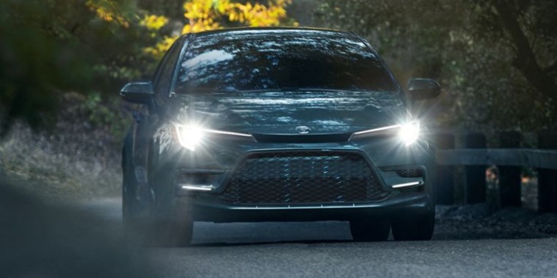 Front exterior view of the 2025 Toyota Corolla