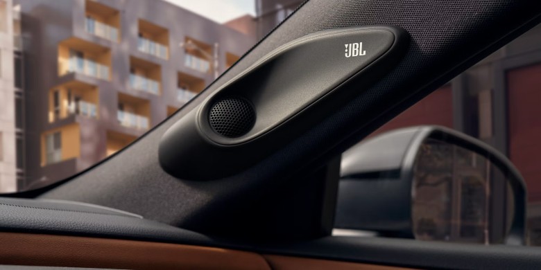 2025 Toyota Crown Signia 