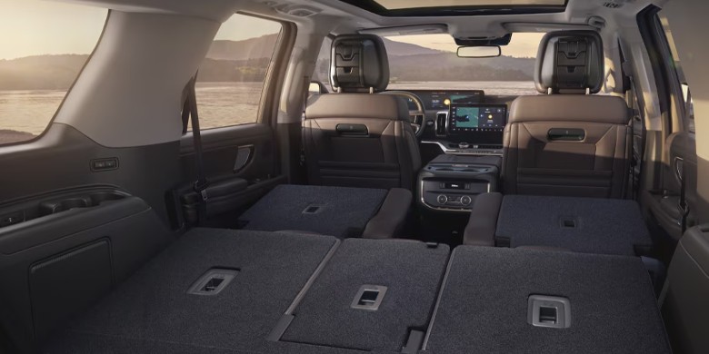 2025 Ford Expedition rear exterior view