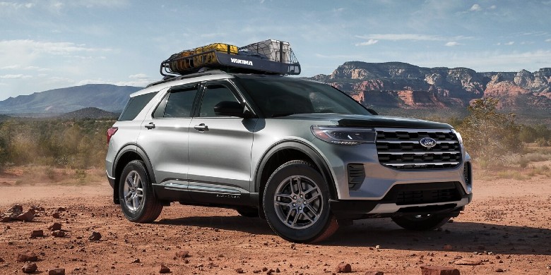 Interior front dash view in the 2025 Ford Explorer