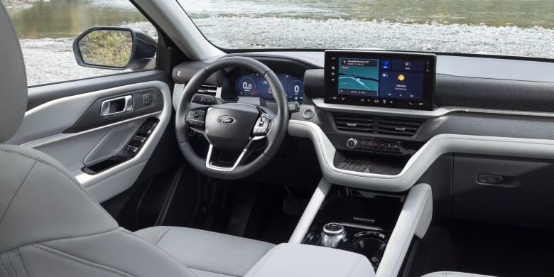 Interior front dash view in the 2025 Ford Explorer