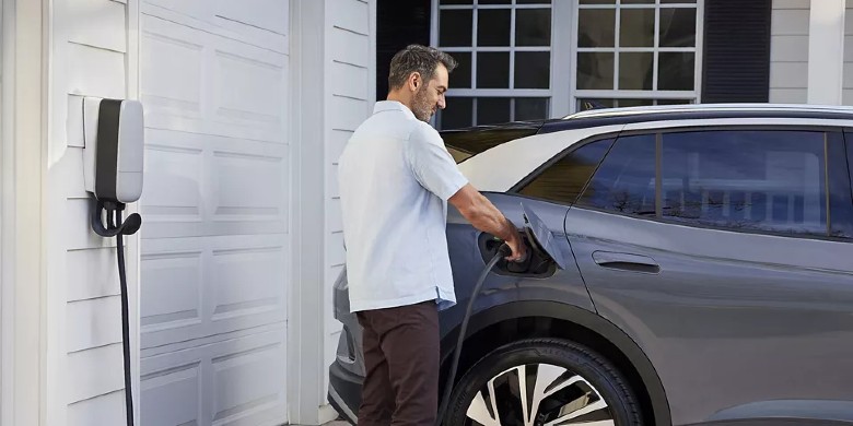 Rear exterior view of the 2025 Volkswagen ID.4 for sale in Waukesha, WI