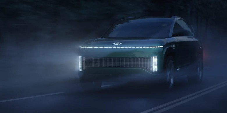 Front exterior view of the 2025 Hyundai IONIQ 7 Concept