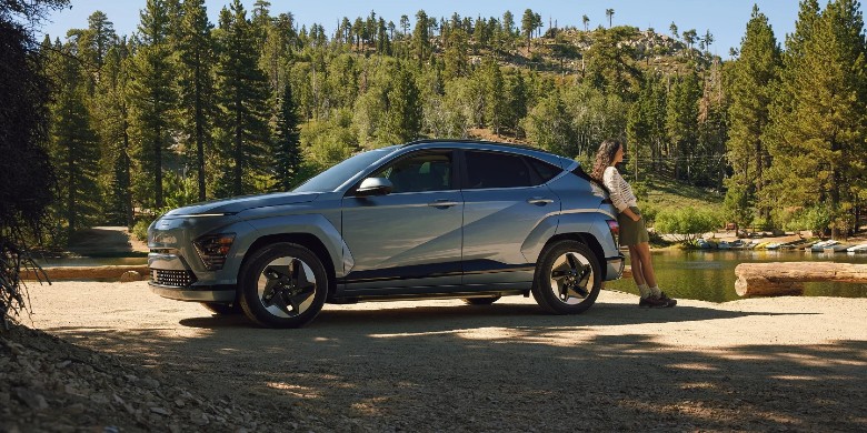 Front exterior view of the 2025 Hyundai konaelectric for sale in Waukesha, WI
