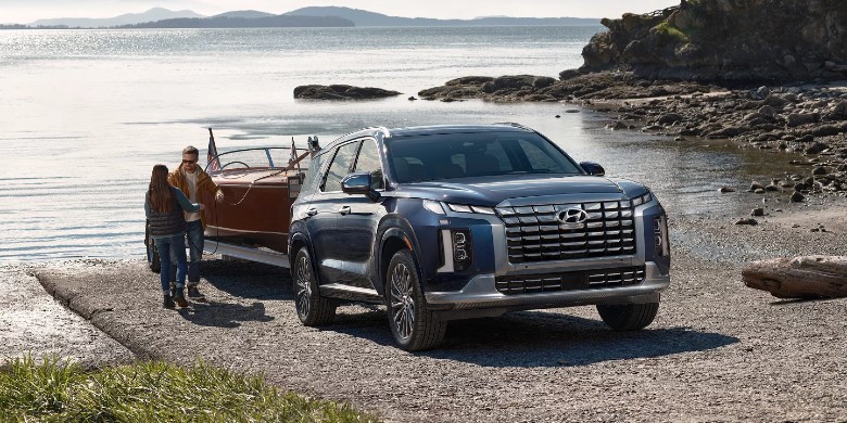 2025 Hyundai Palisade towing a boat 