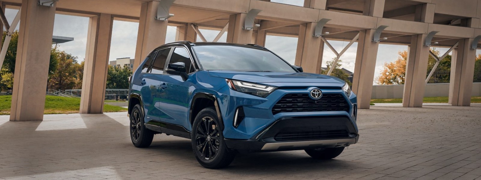 Front exterior view of the 2025 Toyota RAV-4