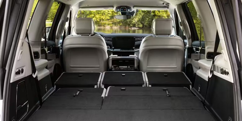 Front exterior view of the 2025 Wagoneer 