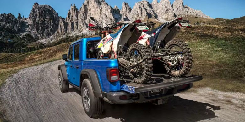 Interior front dash view in the 2026 Jeep gladiator
