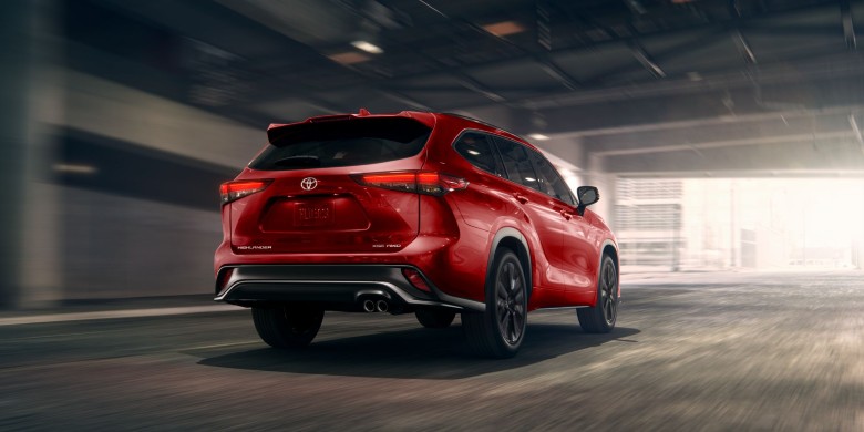Interior front dash view in the 2026 Toyota highlander