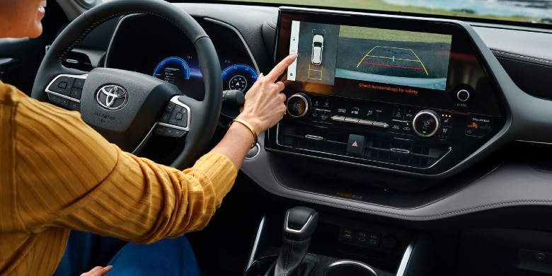 Interior front dash view in the 2026 Toyota highlander