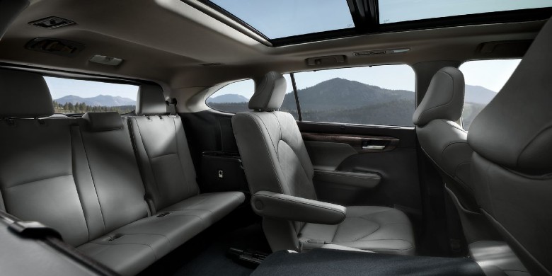 Front exterior view of the 2026 Toyota highlander