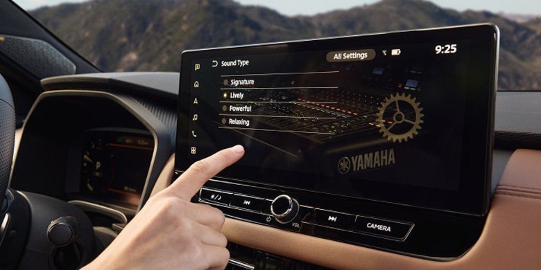 2026 Mitsubishi Outlander technology and dual 12.3-inch screens