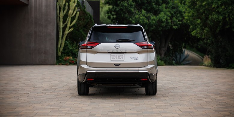 2026 Nissan Rogue exterior profile showcasing Dark Armor trim