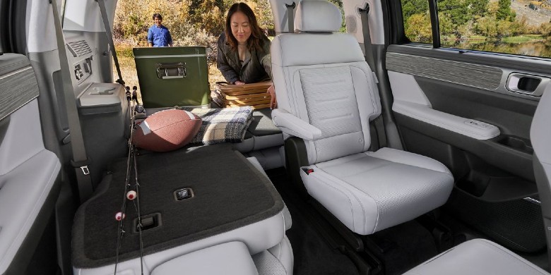 Front exterior view of the 2026 Chevrolet santafe 