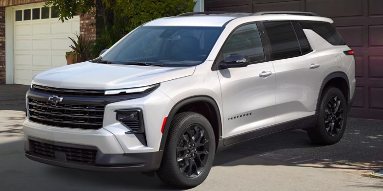 Front exterior view of the 2026 Chevrolet Traverse