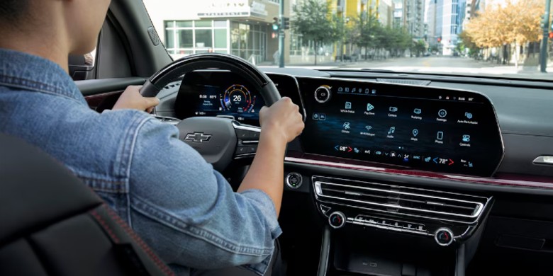 Interior front dash view in the 2026 Chevrolet Traverse 