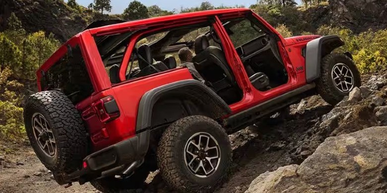 Interior front dash view in the 2026 Jeep wrangler