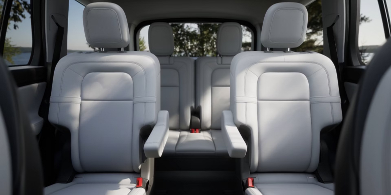 Front exterior view of the 2027 Lincoln aviator