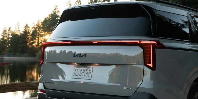 2027 Kia Carnival Hybrid 
