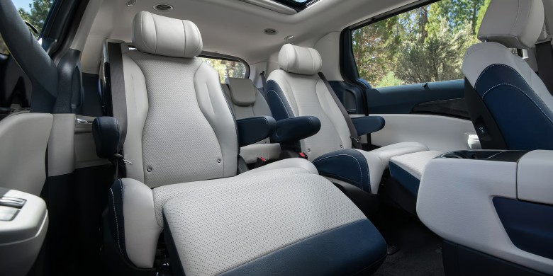 2027 Kia Carnival Hybrid 