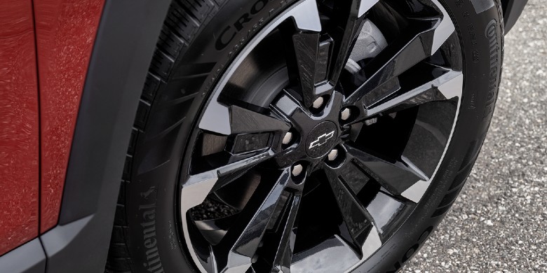 2027 Chevrolet Equinox RS wheel closeup