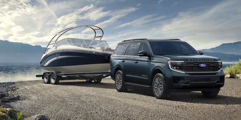 2027 Ford Expedition Platinum towing a boat